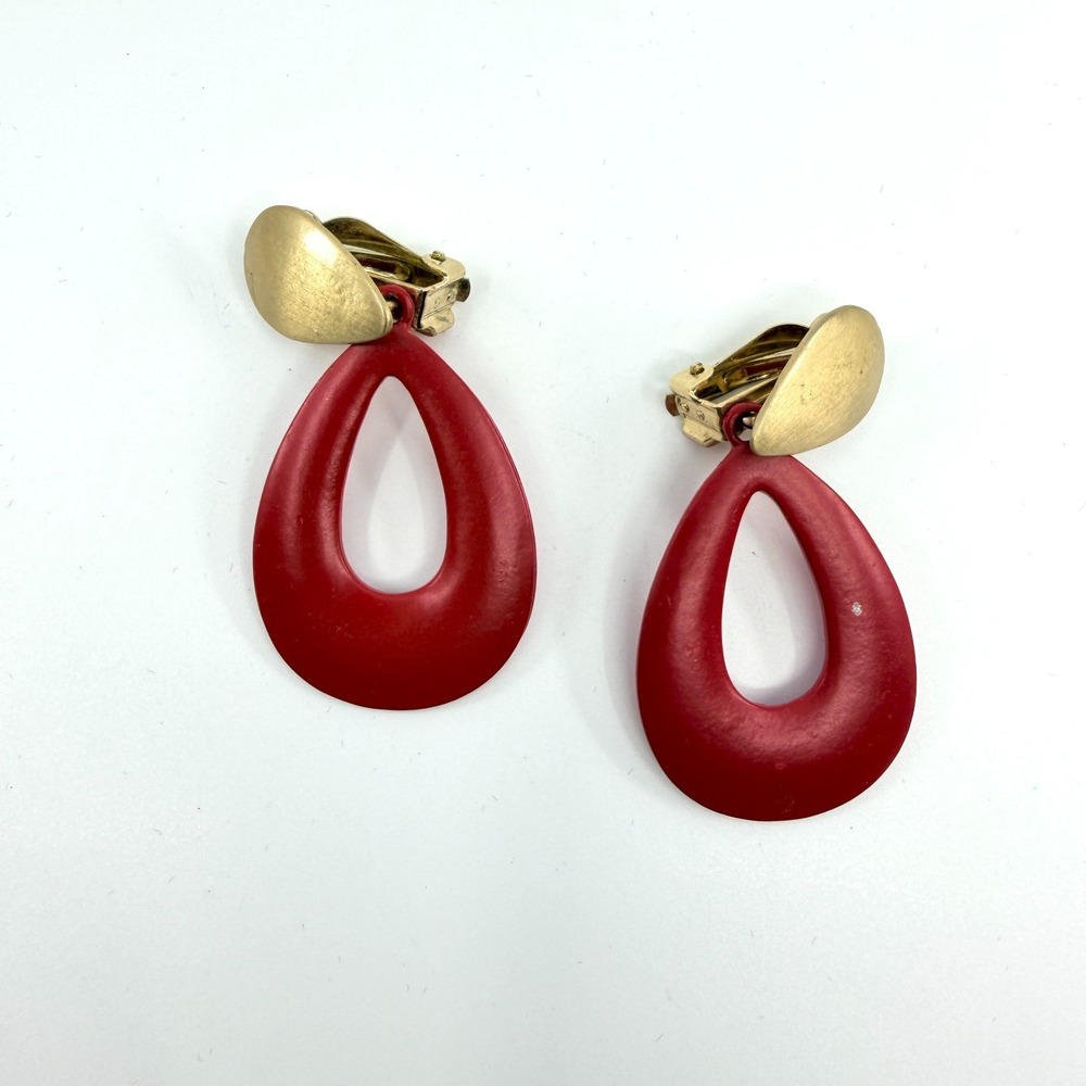 Vintage 1980s Red Enamel Gold Tone Teardrop Clip-On Dangle Earrings